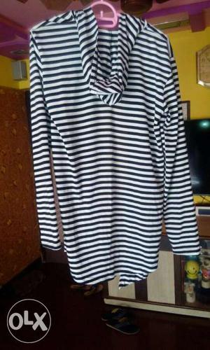 White And Black Striped Scoop-neck Long-sleeved Coat