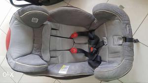 Baby car seat. in almost new condition. make is