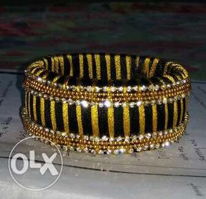 Black 2'6 bangle set can be customised too