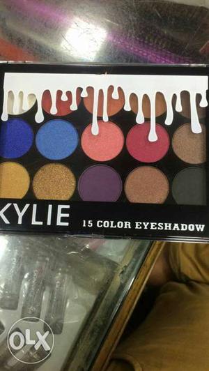 Black Kylie 15-color Eyeshadow Palette