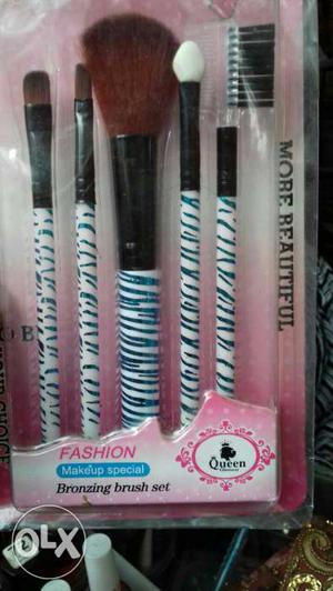 Black-and-white Fashion Makeup Special Brush Set With Pack