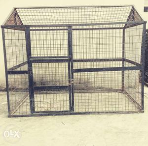 Dog cage in good condition for all types of