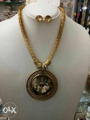 Gold-colored Chain Round Pendant Necklace With Pair Of
