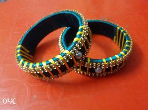 Hand made thread bangle green & yellow with stone