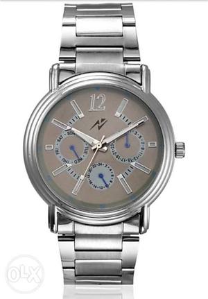 Round Silver Seiko Chronograph Watch With Silver Link