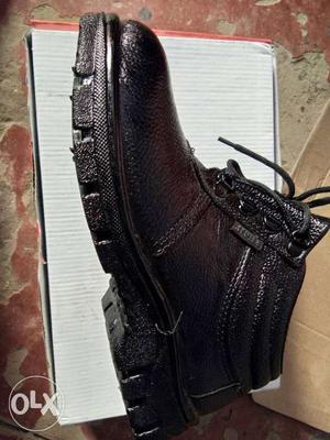 Safety boot real leather We also entertain bulk orders