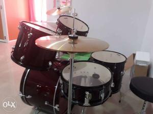 5 piece brand new DB drumset just been hit a couple of times