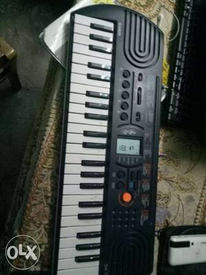 Black Electronic Keyboard for begners and also kiduse very
