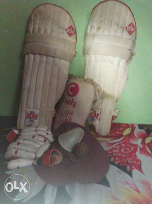 Cricket kit including BDM leg pad, COUNTY thigh