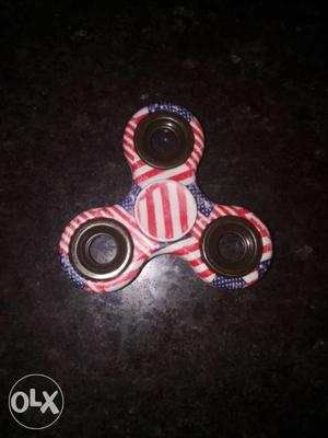 Red And Blue 3-blade Hand Spinner