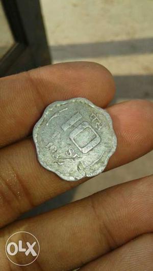 Scalloped-edge Grey 10 Indian Paise Coin