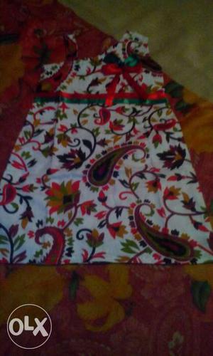 It is 2-3yrs dress for sell it is fully new dress
