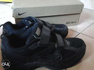 NIKE SUPERGAME Shoes for kids around 7/8yrs.size is 2Y.black
