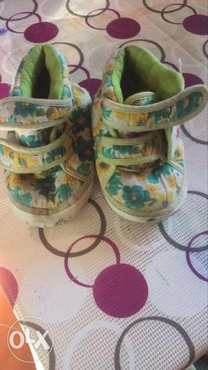 Toddler's Green-white-and-yellow Floral Velcro Shoes