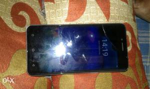 Ek Side se display tunta hai