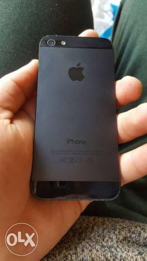 Iphone 5 in mint condition no scratch nd battery