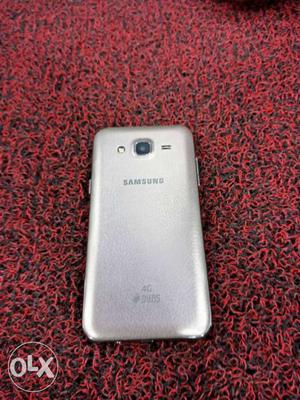 Samaung j5 good condition gold colour only phone