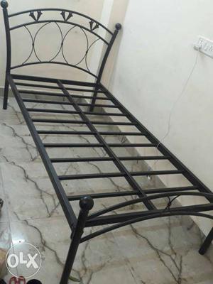 3 by 6 ft Black metalic Bed