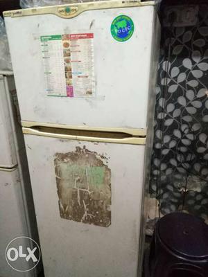 400 ltr fridge in good condition !!