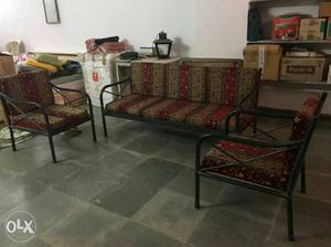 5 seater sofa set in very good condition. iron