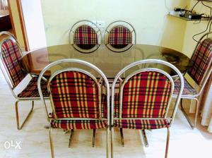 6 seater Dining table for sale in good condition