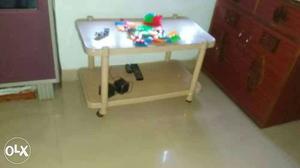 Detachable central table available