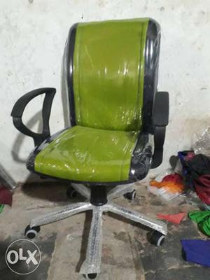 Green And Black Rolling Chair