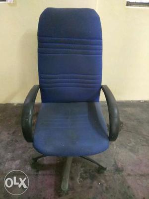 Revolving hydraulic chair with push back
