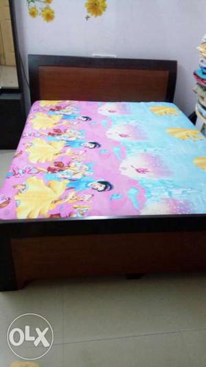 Snow-white Printed Bed Sheet