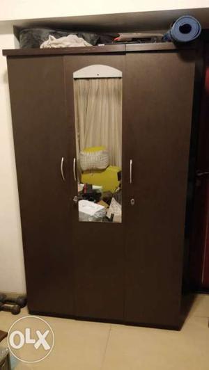 This is a 2+1 wardrobe with mirror. This was