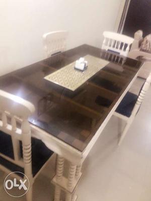 Very havey wood good dining table