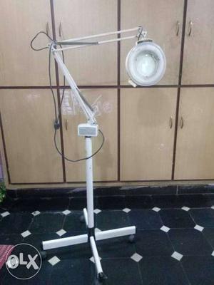 White Dentist Lamp msgnifier