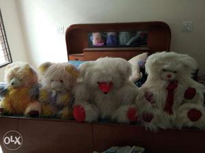 8 Teddy bears