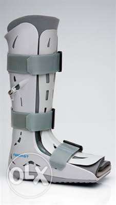 Aircast shoe for foot fractures