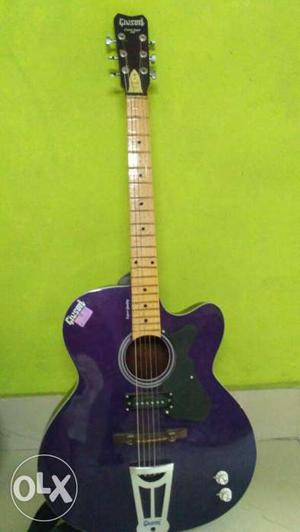 Guitar in new condition use hi ni hua h 15days