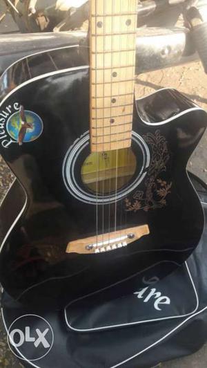 I want to sell my new guitar black color with bag