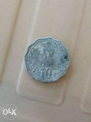 Silver-colored 10 Indian Coin