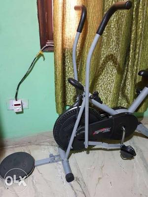 Stationary exercise bicycle with attached twister