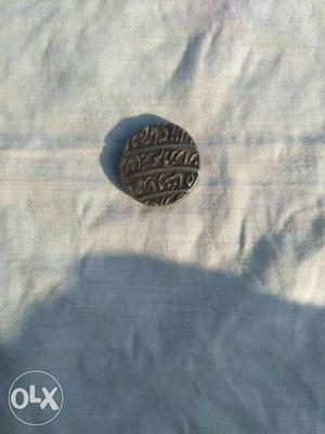 This is very very old coin mugal saltnat silver ginni