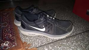 Black nike shoes. double fusion series. very good