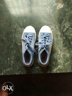 Gray-and-white Low-top Sneakers