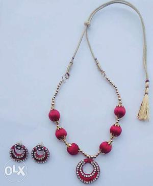 Handmade thread necklace and earring.