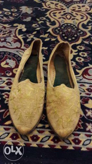 Mojri pair: Size 8 - Hardly used.