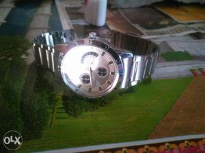 New wrist watch with bill n box