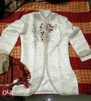 Nice sherwani only 1time used one year old