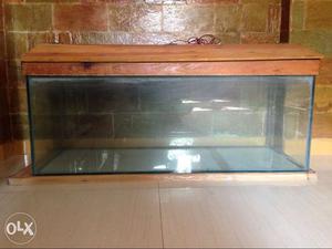 4ft lengtg, 1.5ft wide fish tank with pine wood