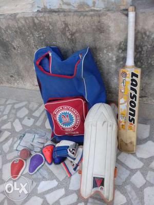 New unus rns larsons bat and sg gloves and pads. With kit