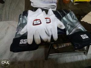 Pair Of White SS Patch Gloves