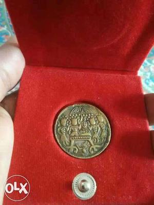 Round Silver-colored Delhi Coin In Box