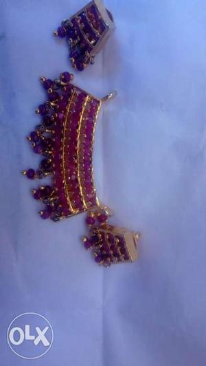Gold-colored Bib Necklace With Purple Gemstone